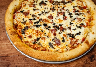 Canadian Classic Pizza