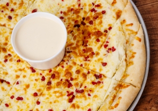 Garlic Fingers with Donair Dipping Sauce